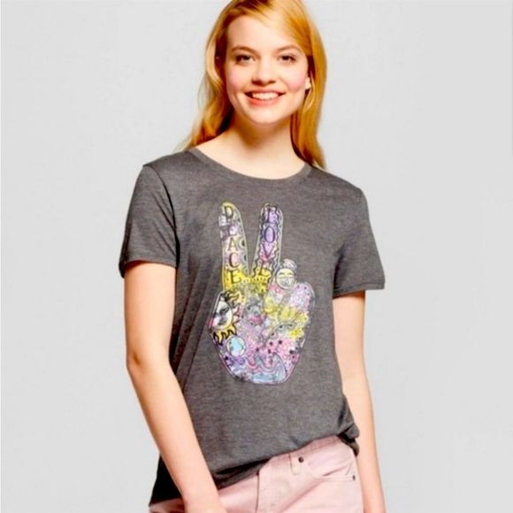 Modern Lux Peace & Love Graphic Tee Sz Small All graphic tees 5/$25 - Picture 1 of 6